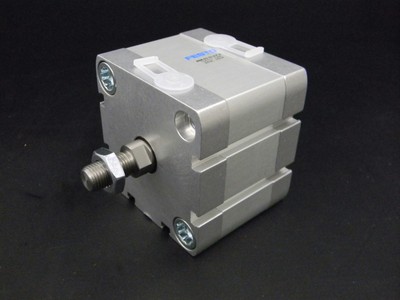 LOT//2* NEW* SMC PNEUMATIC CYLINDER COMPACT DOUBLE ACTING CQ2B25-5D
