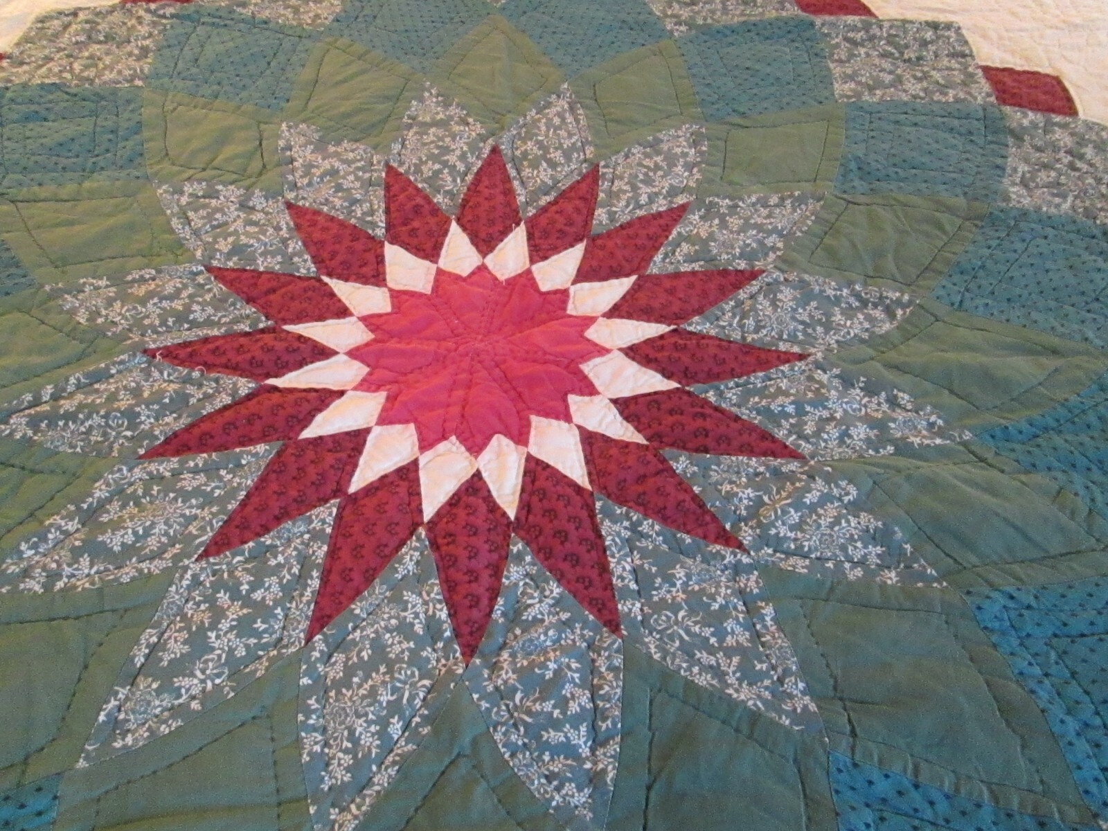 VINTAGE Starburst Quilt - Hand Quilted 81 by 81