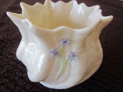 Belleck Fermanagh Rosebud Jar Ireland #0857