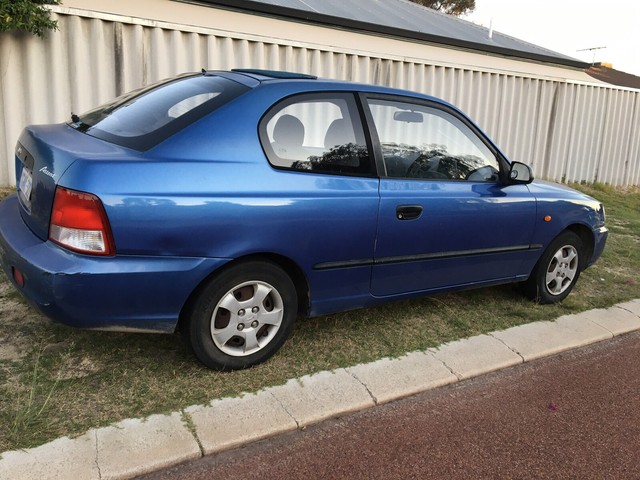 Hyundai accent 2000