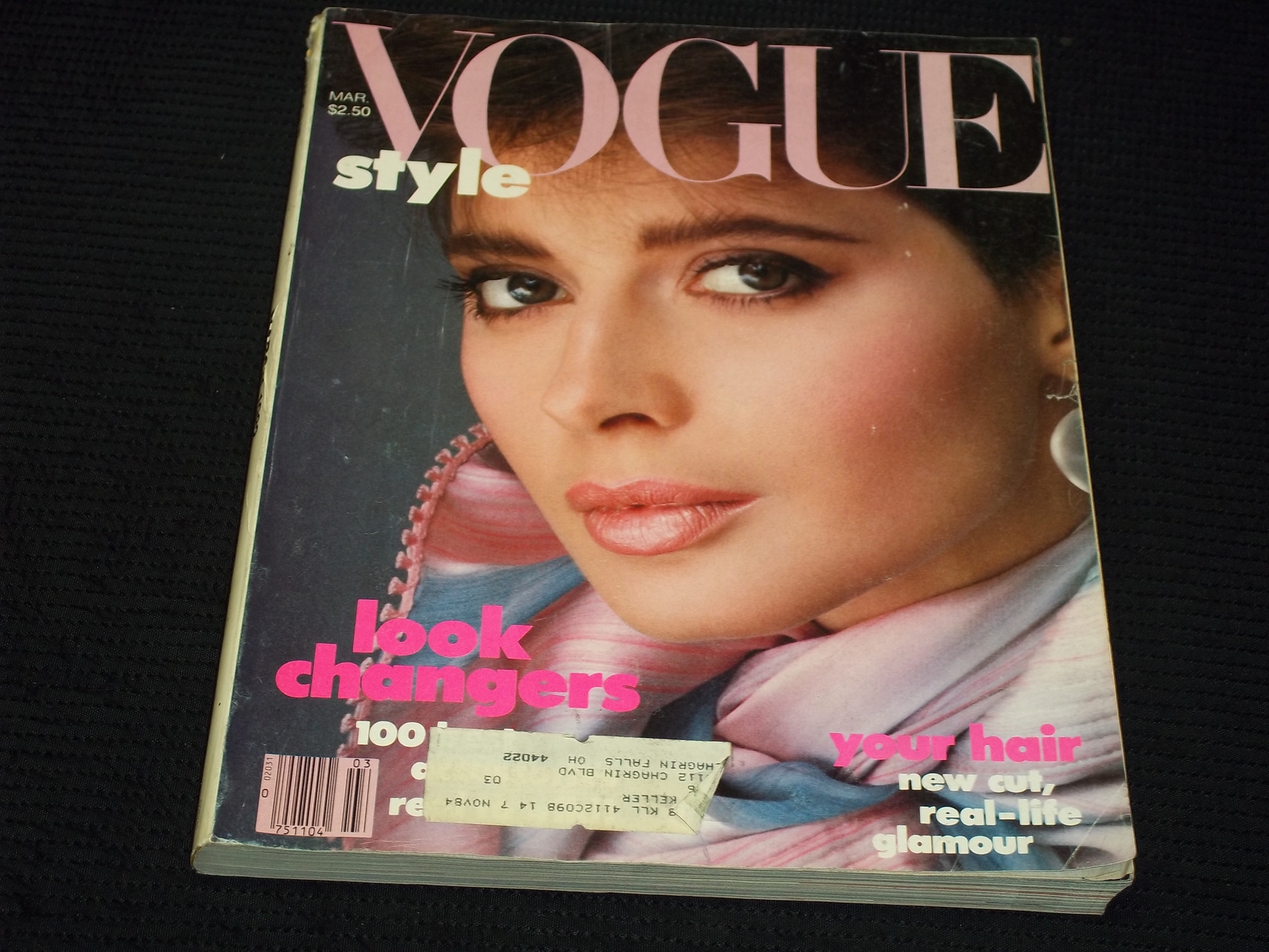 1982 MARCH VOGUE MAGAZINE ISABELLA ROSSELLINI FASHION FRONT