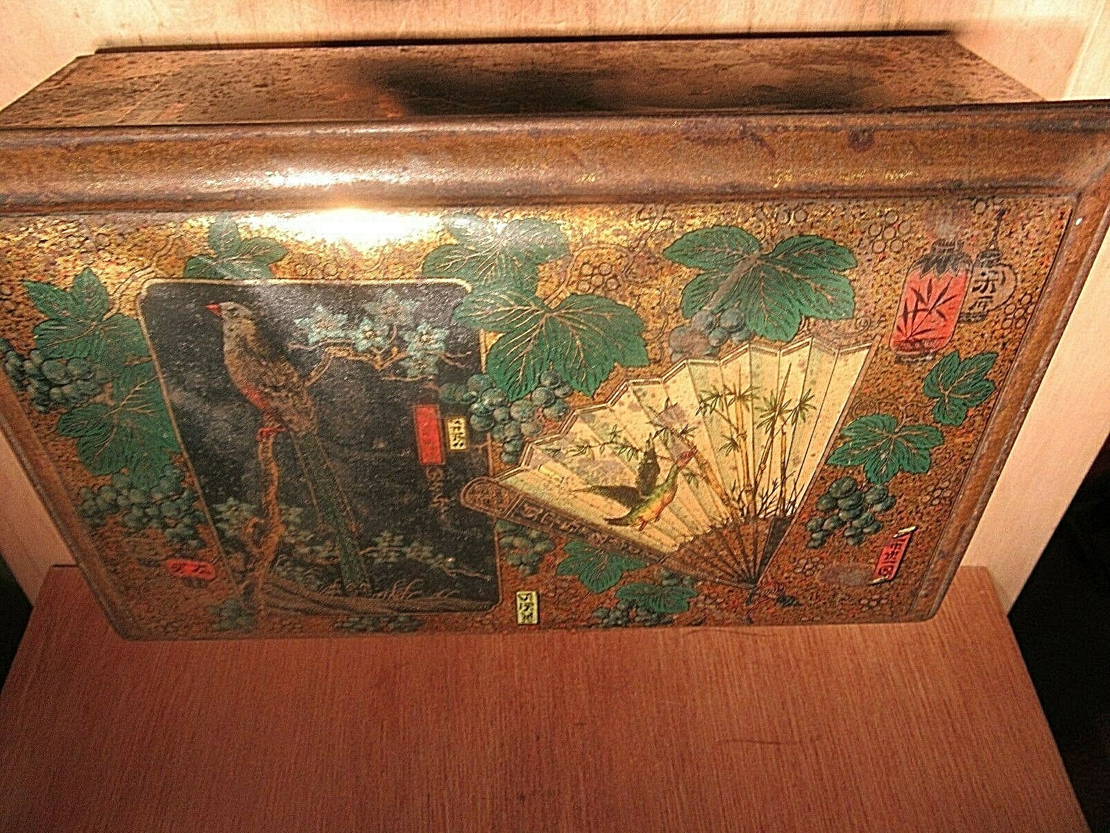 Antique CHINESE TEA TIN 1800'S  WITH BEAUTIFUL DECORATION