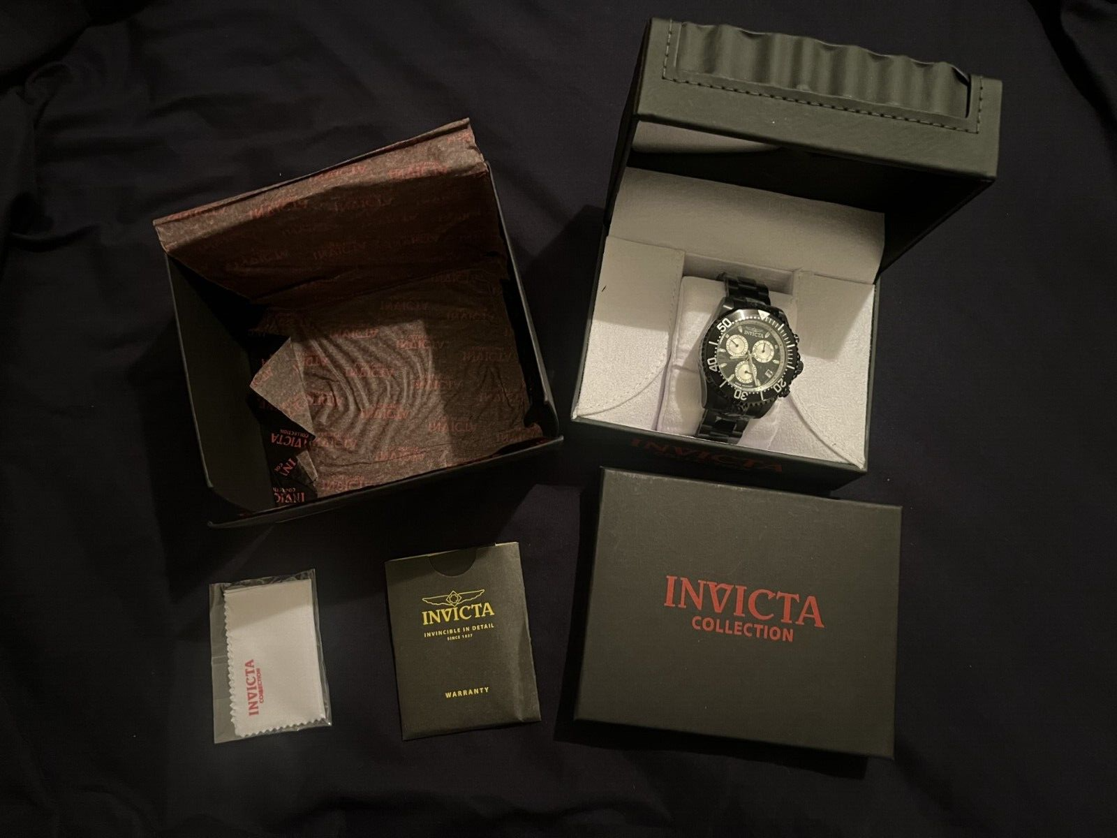 Invicta NEW IN BOX quartz battery powered Model:26852 Water Invicta NEW IN BOX quartz battery powered Model:26852 Water