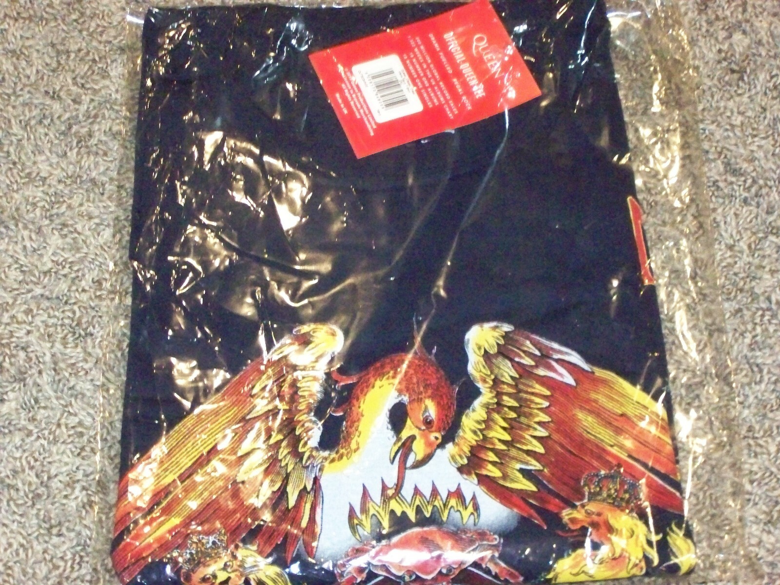 QUEEN MENS 2XL TEE WITH CREST LOGO ON FRONT AND QUEEN ON BACK