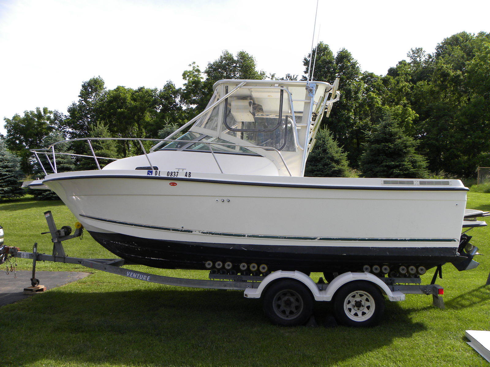 2003 Trophy Deep V Walk Around Model 2352 Fishing Boat