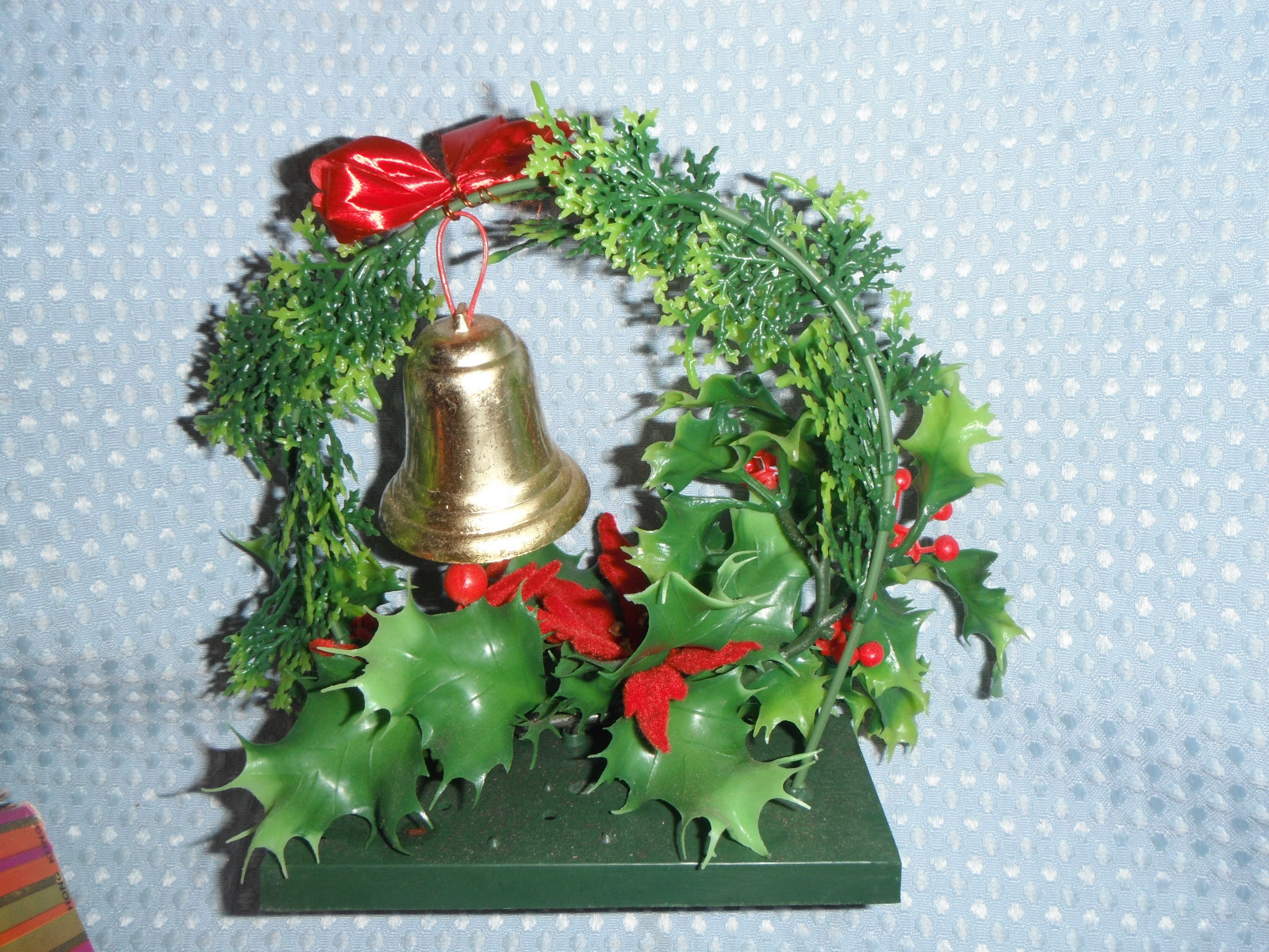Vintage Holly Wreath w/Bell Centerpiece Vinyl Box Free Shipping USA