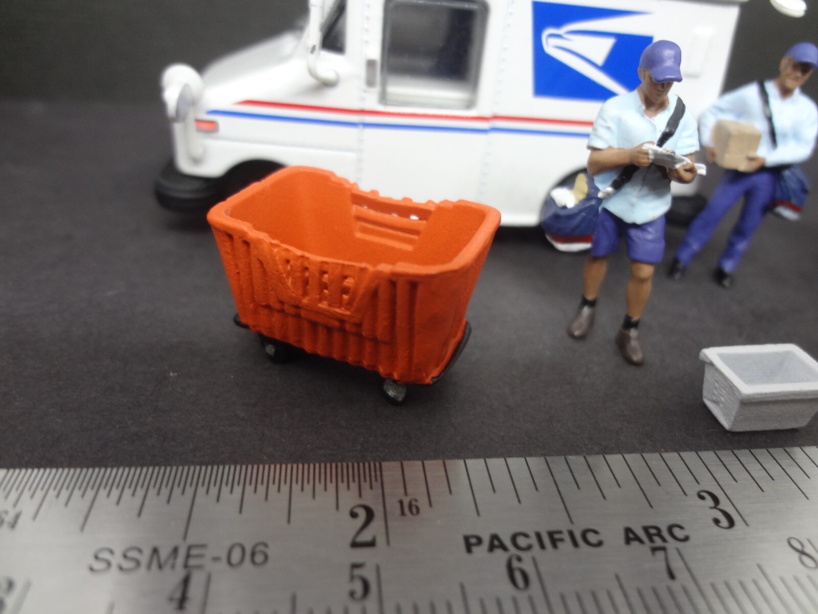 1:64 figure set USPS Mailman + equipment + LLV vehicle - Diorama Accessories  