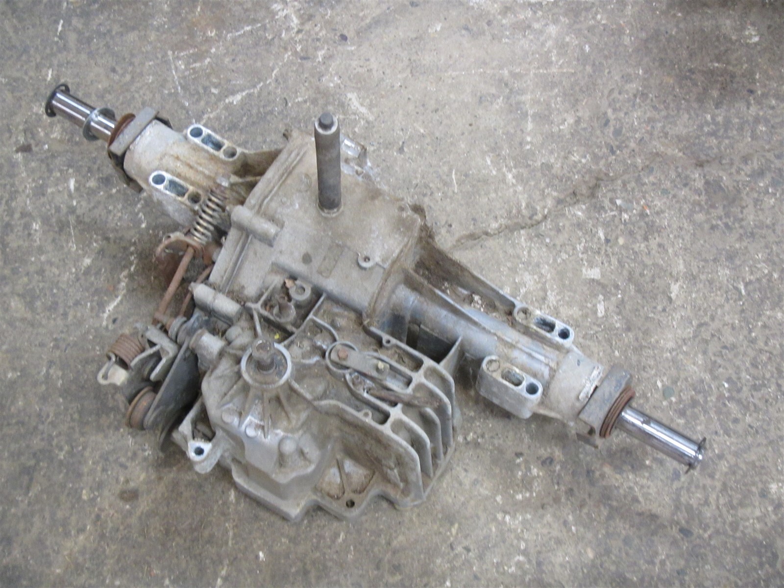 YGG777　3 Hydro Gear EZT Hydrostatic Transaxle (ZD-ANBB-7MDB-34PX) for