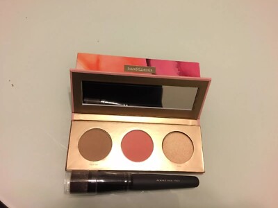 Bare Minerals Glow On- The-Go Face Palette & Perfecting Face Brush Set (2 PCs)
