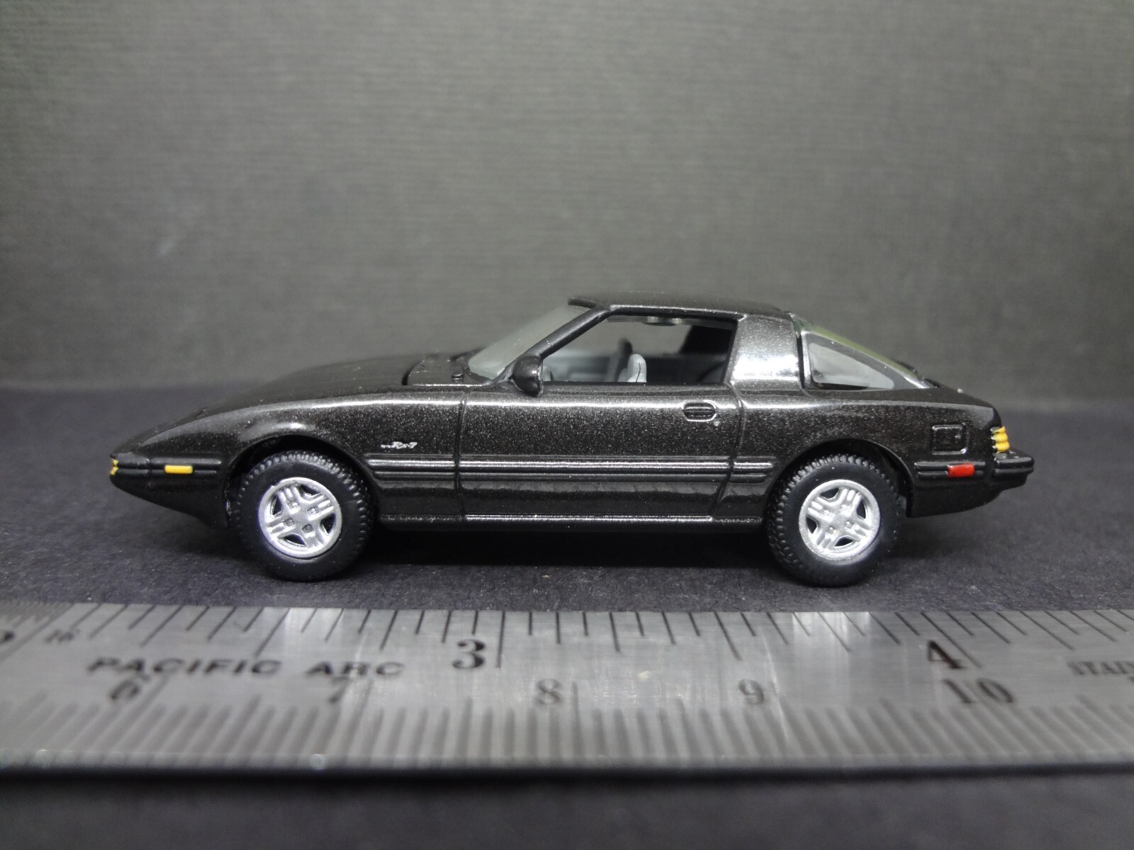 Johnny Lightning 1982 Mazda RX-7 tornado silver - Loose New