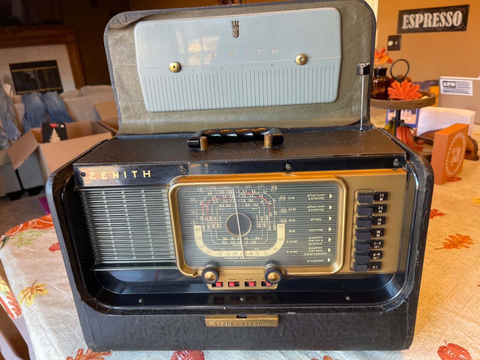Vintage Zenith Trans-Oceanic Wave Magnet Multi-Band Radio