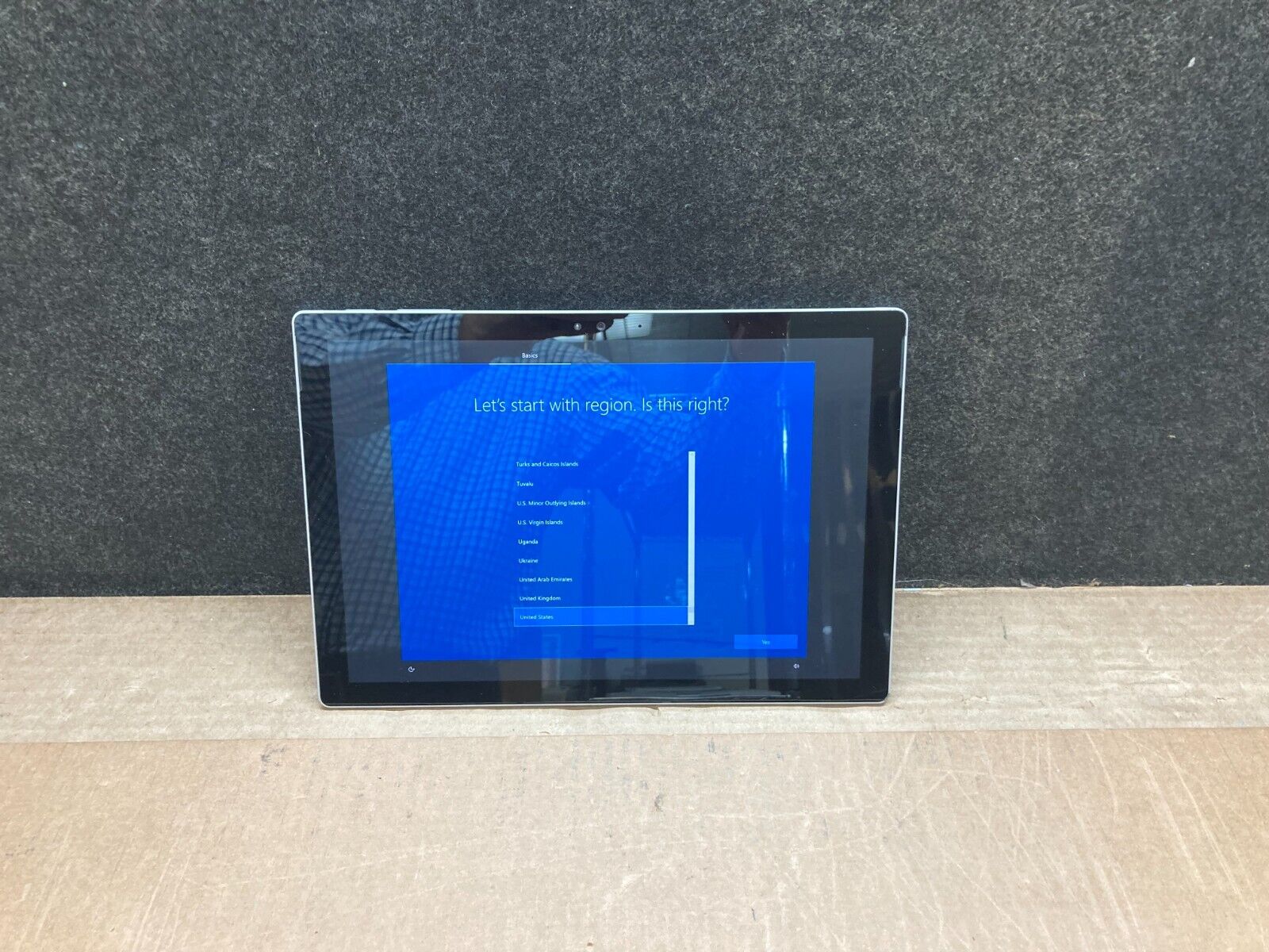 Microsoft Surface Pro 4 Model 1724 w/ i5-6300U @2.4GHz, 4GB RAM, 120 GB WiN 10 Microsoft Surface Pro 4 Model 1724 w/ i5-6300U @2.4GHz, 4GB RAM, 120 GB WiN 10