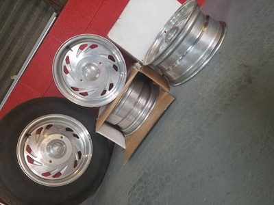 5 stud unilug wheels  off Ford Truck 15quot x 7quot