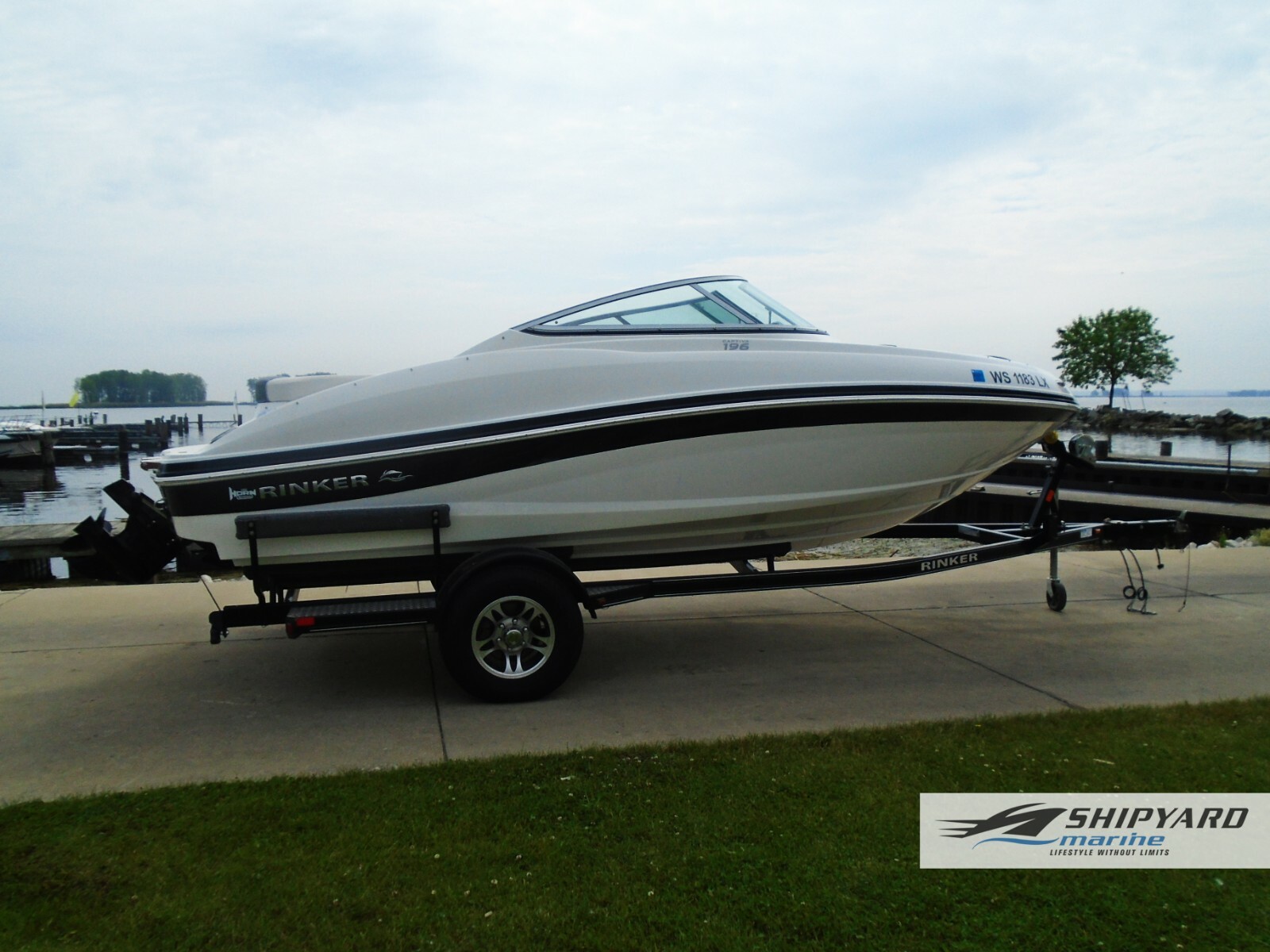 2016 Rinker Captiva 196 BR