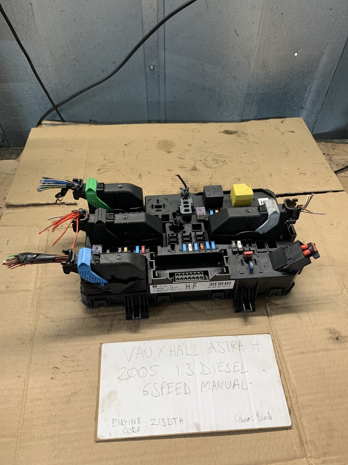 Vauxhall Astra H 2005 1.3 D - Rear Fuse Box Fusebox Relay 13206758
