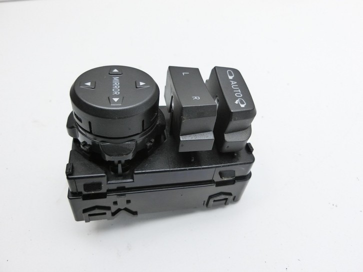Hyundai PDE 17-20 Spiegelverstellung Aussenspiegel Schalter Links Vorne Hyundai PDE 17-20 28.03.2019 93530G3010... Vorschau 2