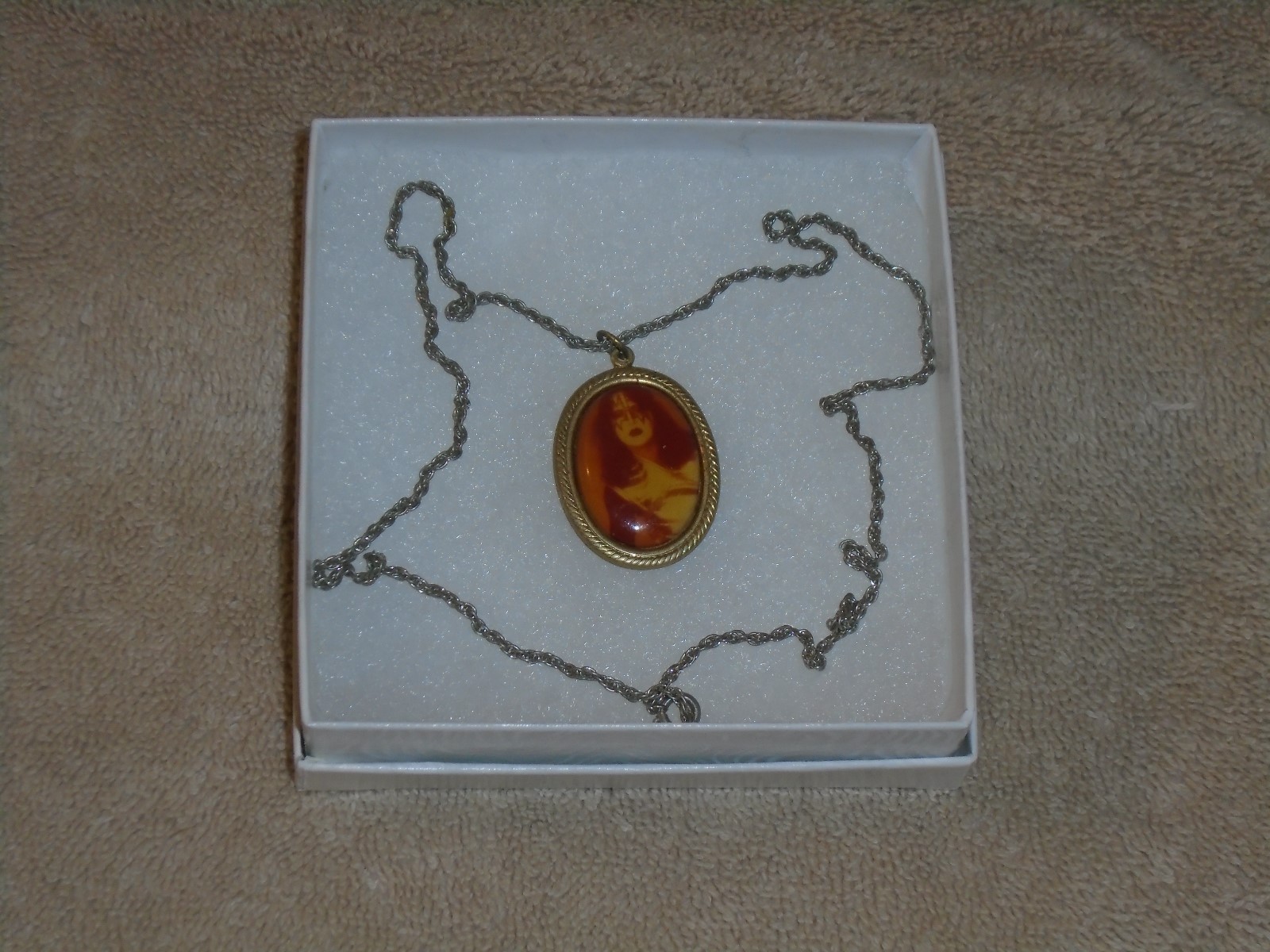 KISS 1978 ACE FREHLEY OFFICIAL NECKLACE WITH SELF PORTRAIT CHARM- VINTAGE AUCOIN