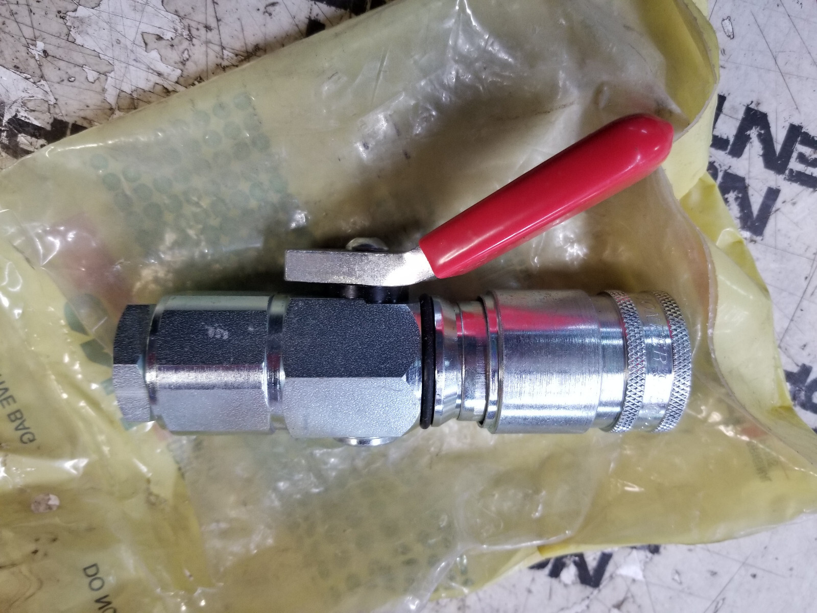 CASE CNH 86019354 COUPLING - Picture 1 of 5