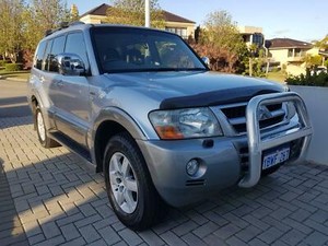 Mitsubishi pajero 2004