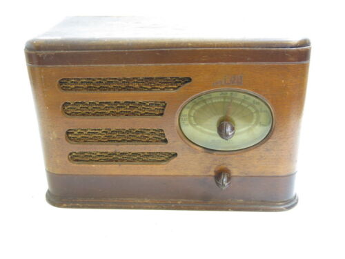 Atwater Kent Model 20 Compact Tube Radio Receiver and Horn Atwater Kent Model 20 Compact Tube Radio Receiver and Horn
