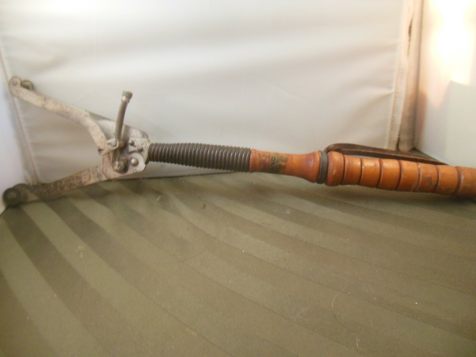 2 Vintage Skeet Shooters Hand Held Clay Pigeon Thrower, Wood Handle 1 Winchester