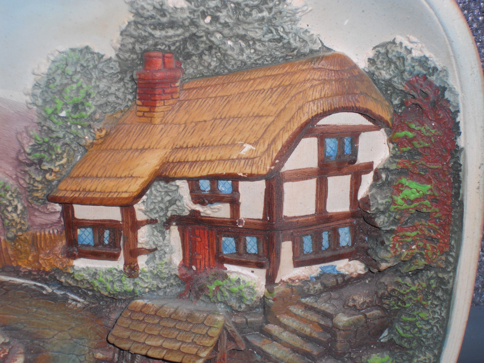 VINTAGE LEGEND PRODUCT 3D CHALKWARE WALL PLAQUE PICTURE COTTAGE HOUSE W/WELL