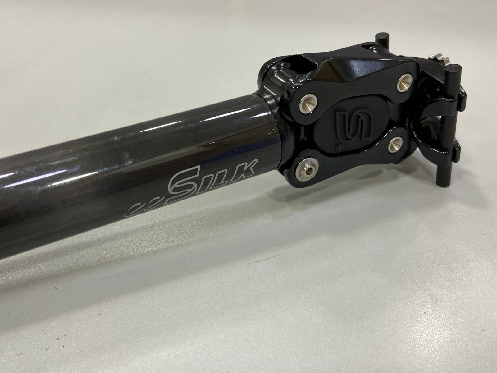 Cane Creek eeSilk+ Carbon 35mm Travel 31.6x362mm Suspension Seatpost (Black) Cane Creek eeSilk+ Carbon 35mm Travel 31.6x362mm Suspension Seatpost (Black)