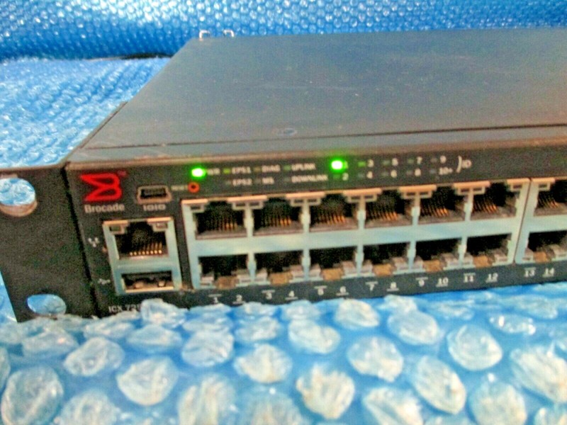 коммутатор brocade 300 24-port fc 8g. Brocade g630 switch.