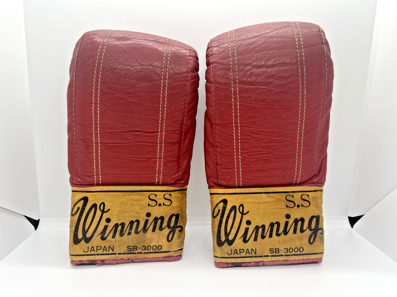 Winning Boxing Vintage Initial Logo Punching Gloves Red