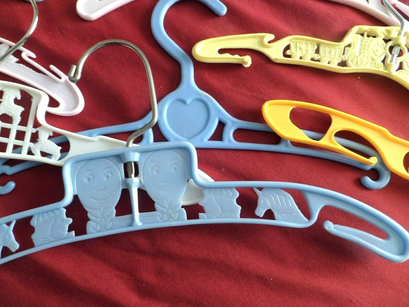 23  VINTAGE PLASTIC BABY CHILD'S CLOTHES HANGERS DUCKS BABYS TRAIN LAMBS HUMPTY