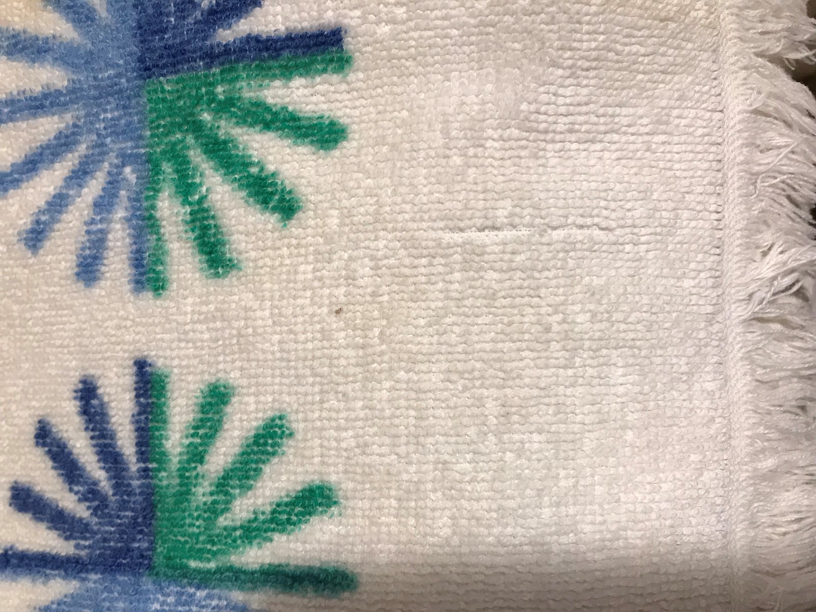 vintage 1960's bath towel, blue and turquoise snowflakes, Callaway