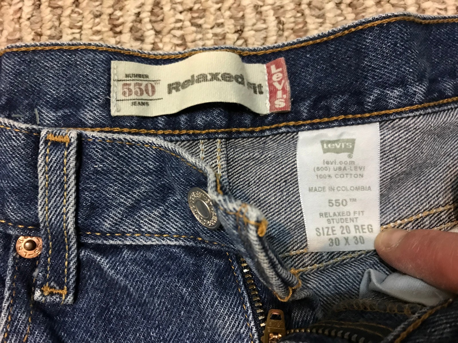 Levis 550 relaxed fit STUDENT red tab JEANS (size 20 reg 30 x 30  )