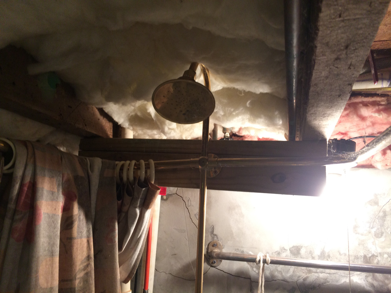 White Cast Iron Ball & Claw Feet Roll Top Bath Tub w/ Bronze Accessories