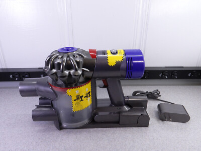 Dyson V7 Cordless Vacuum Cleaner SV11 With Charger , Battery & Wall Mount