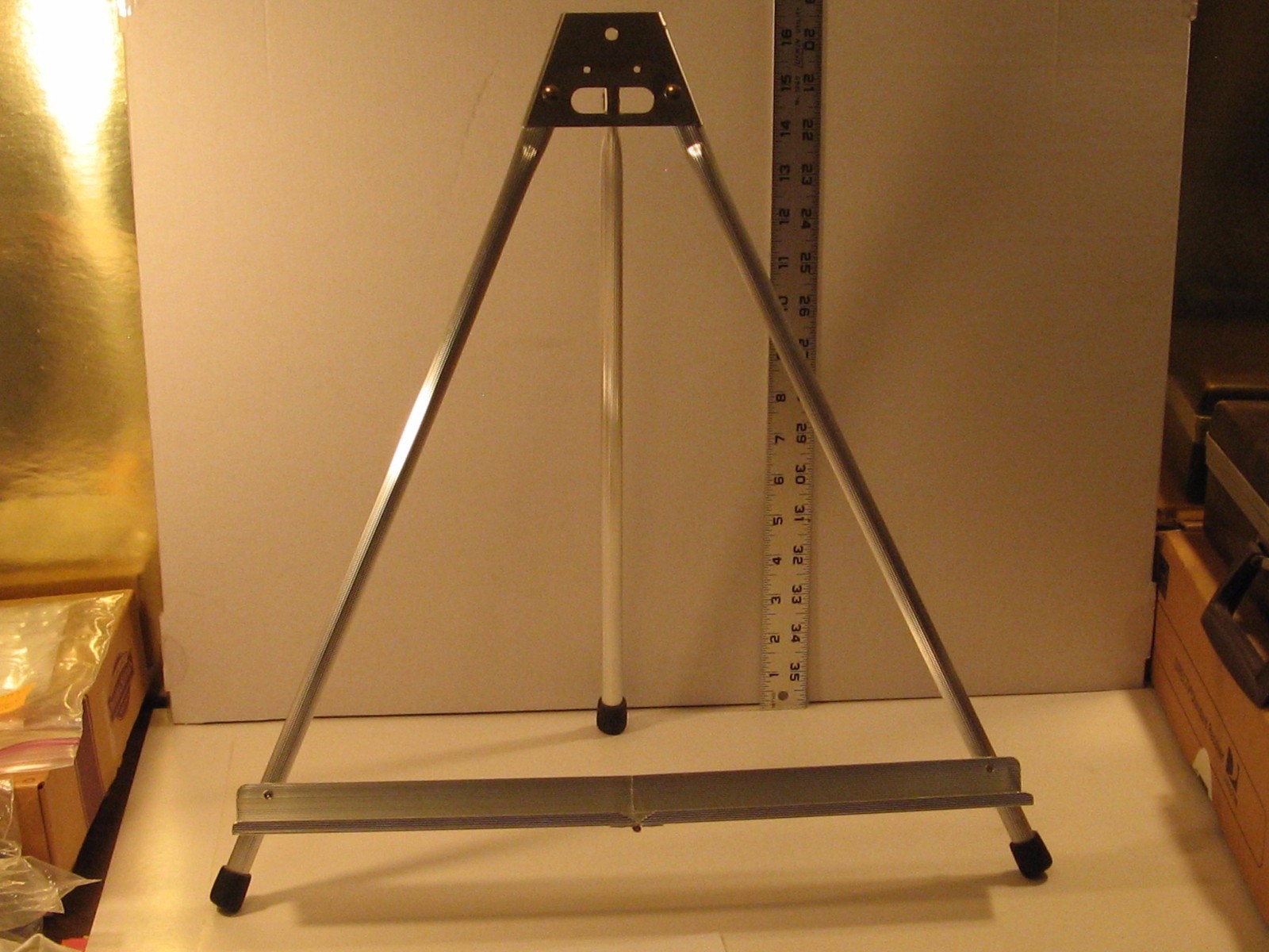 LIGHT WEIGHT FOLDING ALUMINUM TABLE EASEL/GOOD CONDITION/17in. TALL X 17in. WIDE
