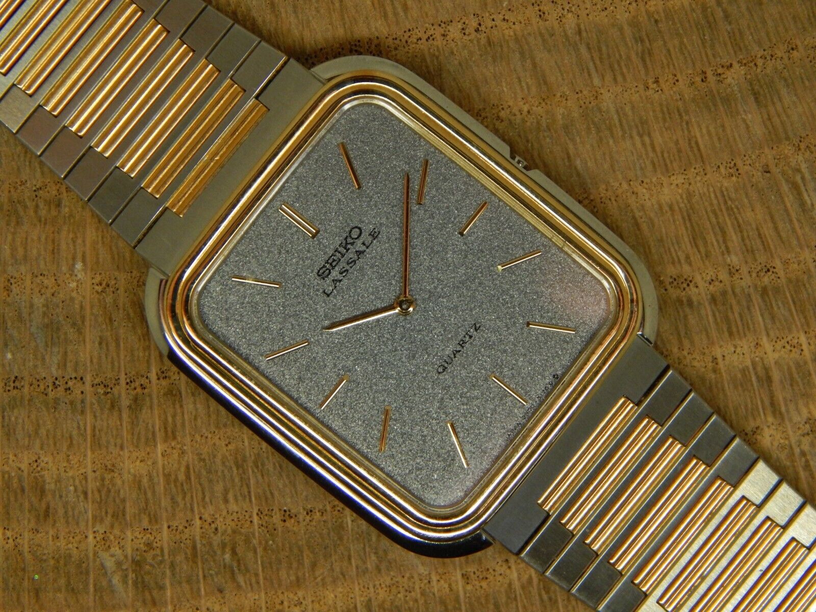 Vintage Mens Seiko Sample watch Gold Tone 9300-5109 HJY36M Vintage Mens Seiko Sample watch Gold Tone 9300-5109 HJY36M