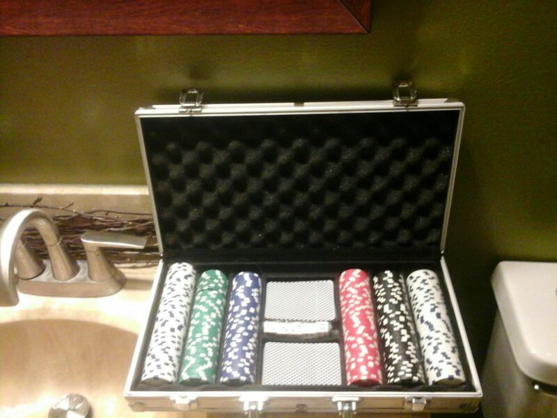  Poker Chip Set Gambling Texas Hold-em Briefcase Game