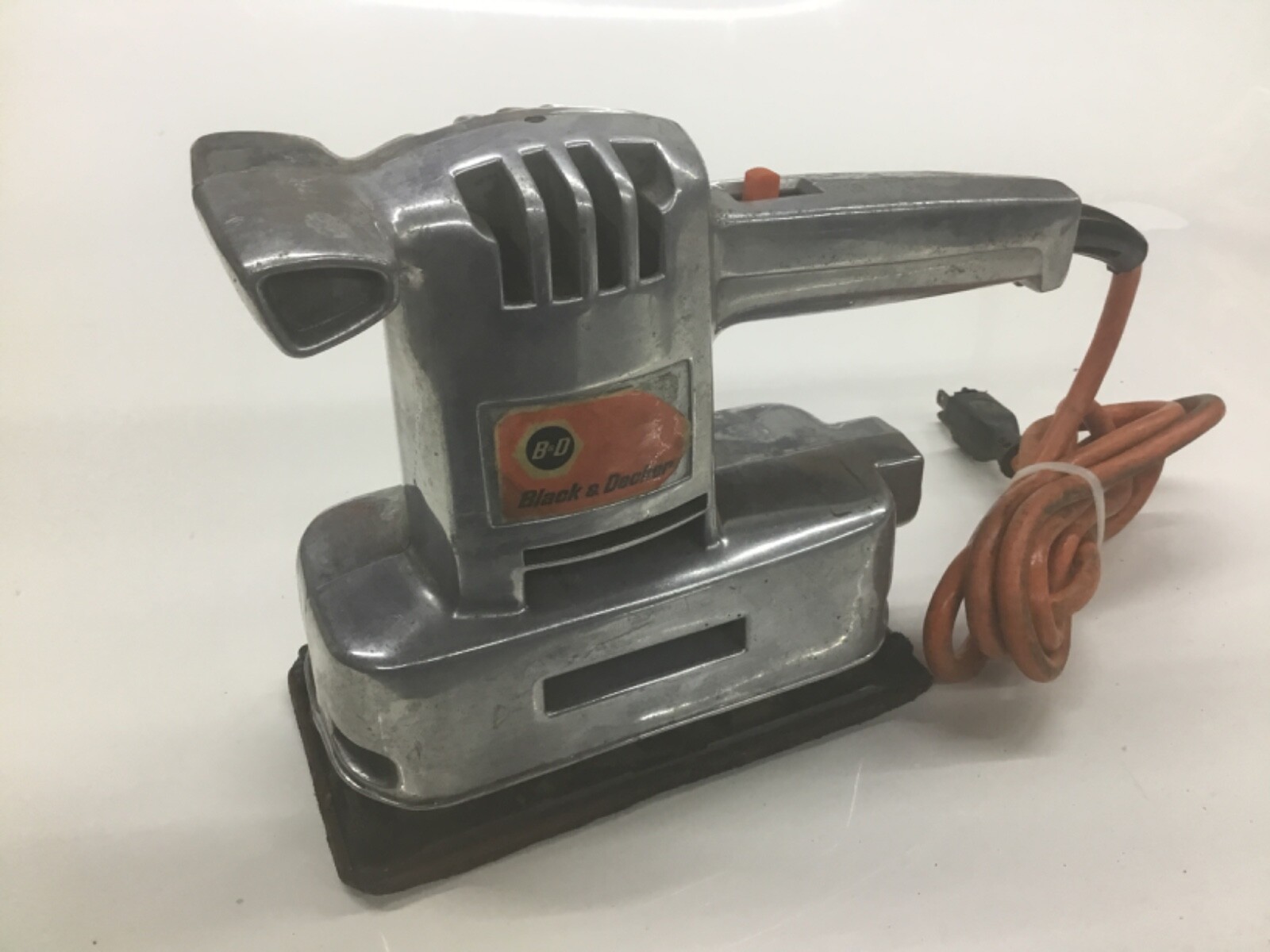 VINTAGE BLACK & DECKER 1/3 SHEET DELUXE FINISHING SANDER