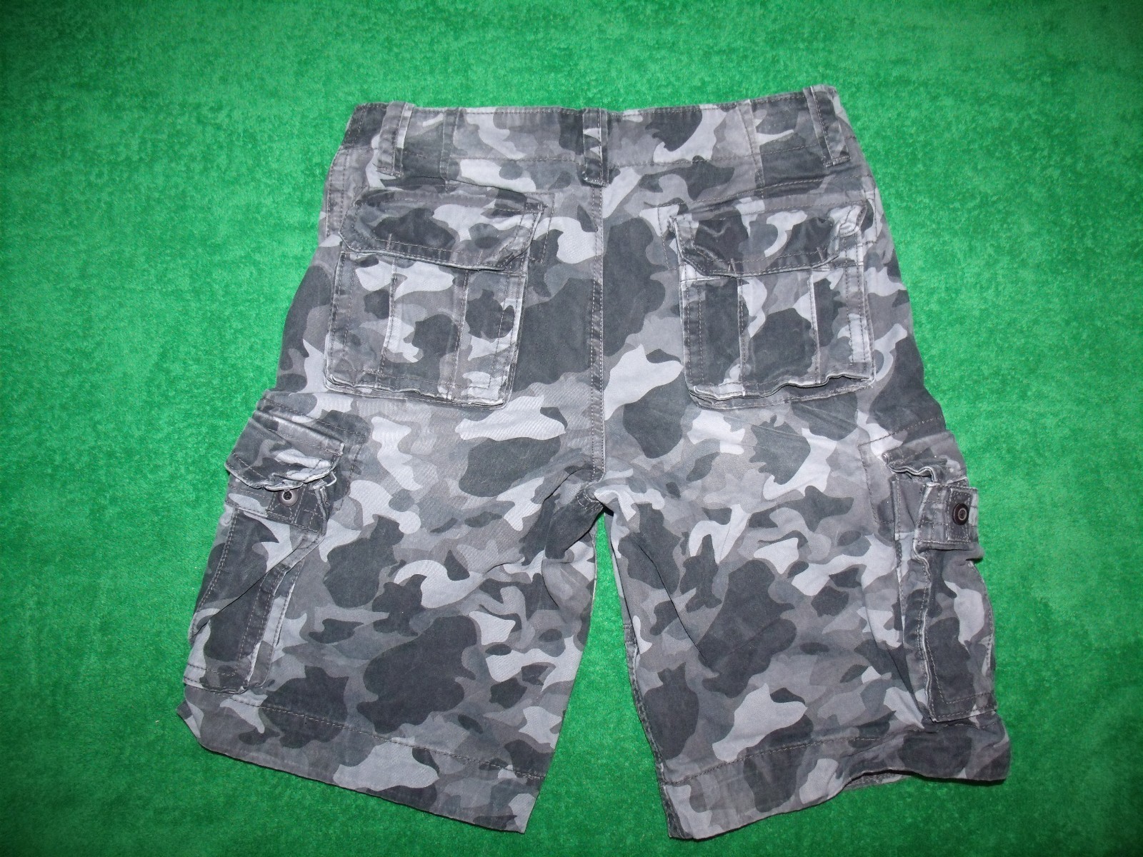 Men's AEROPASTALE all cotton camouflage cargo shorts size 29