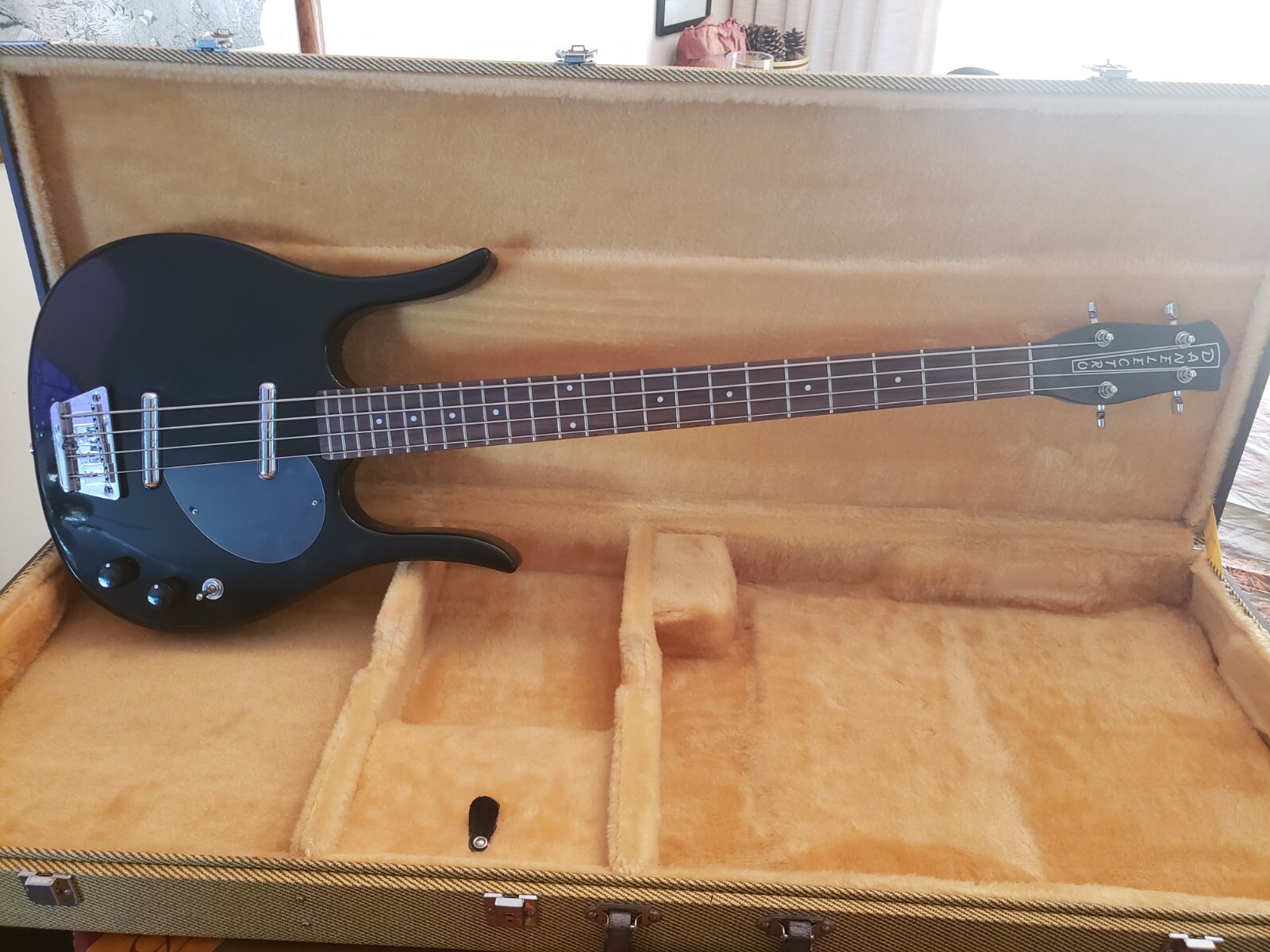 【美品】Danelectro Longhorn Bass スイッチクラフト Amazon.com: Danelectro Longhorn Bass Guitar - Copper Burst
