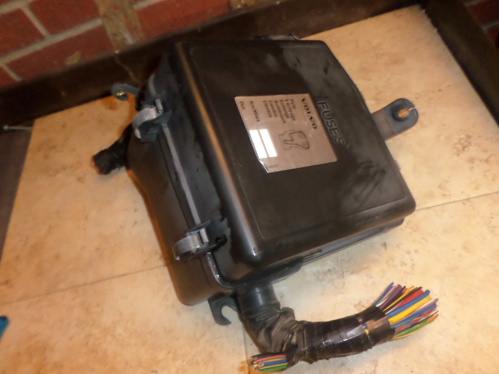 1997-1998 Volvo S90 OEM fuse box