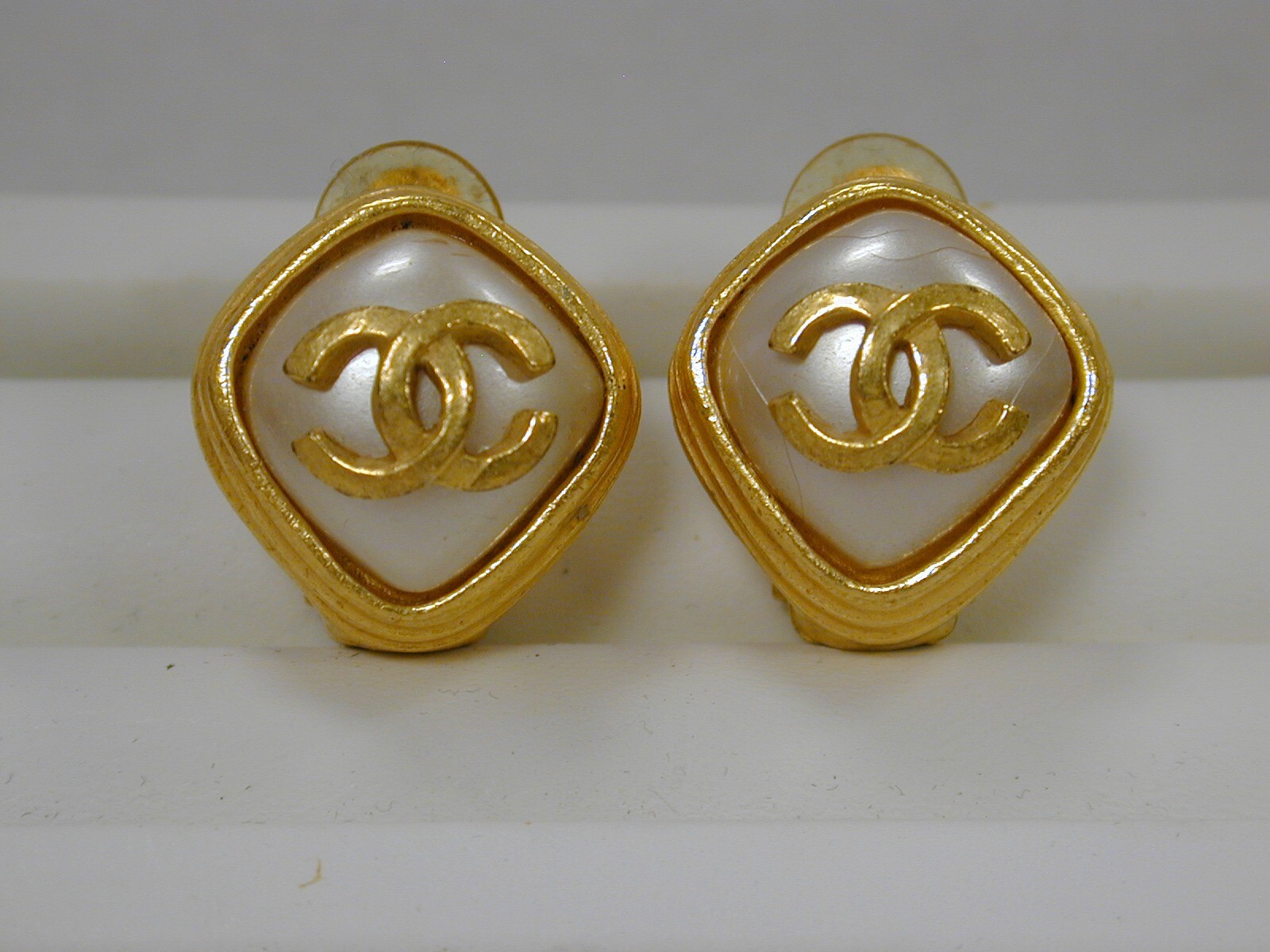 CHANEL ピアス 新作》さりげない煌めき【CHANEL】シンプル人気 ピアス (CHANEL