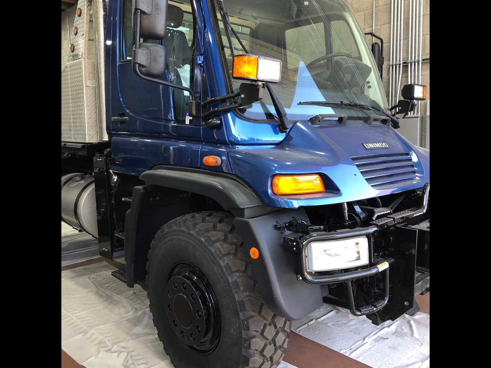 Owner 2004 Mercedes Unimog U-500, chassis paint frame off, new tires, batteries, camer