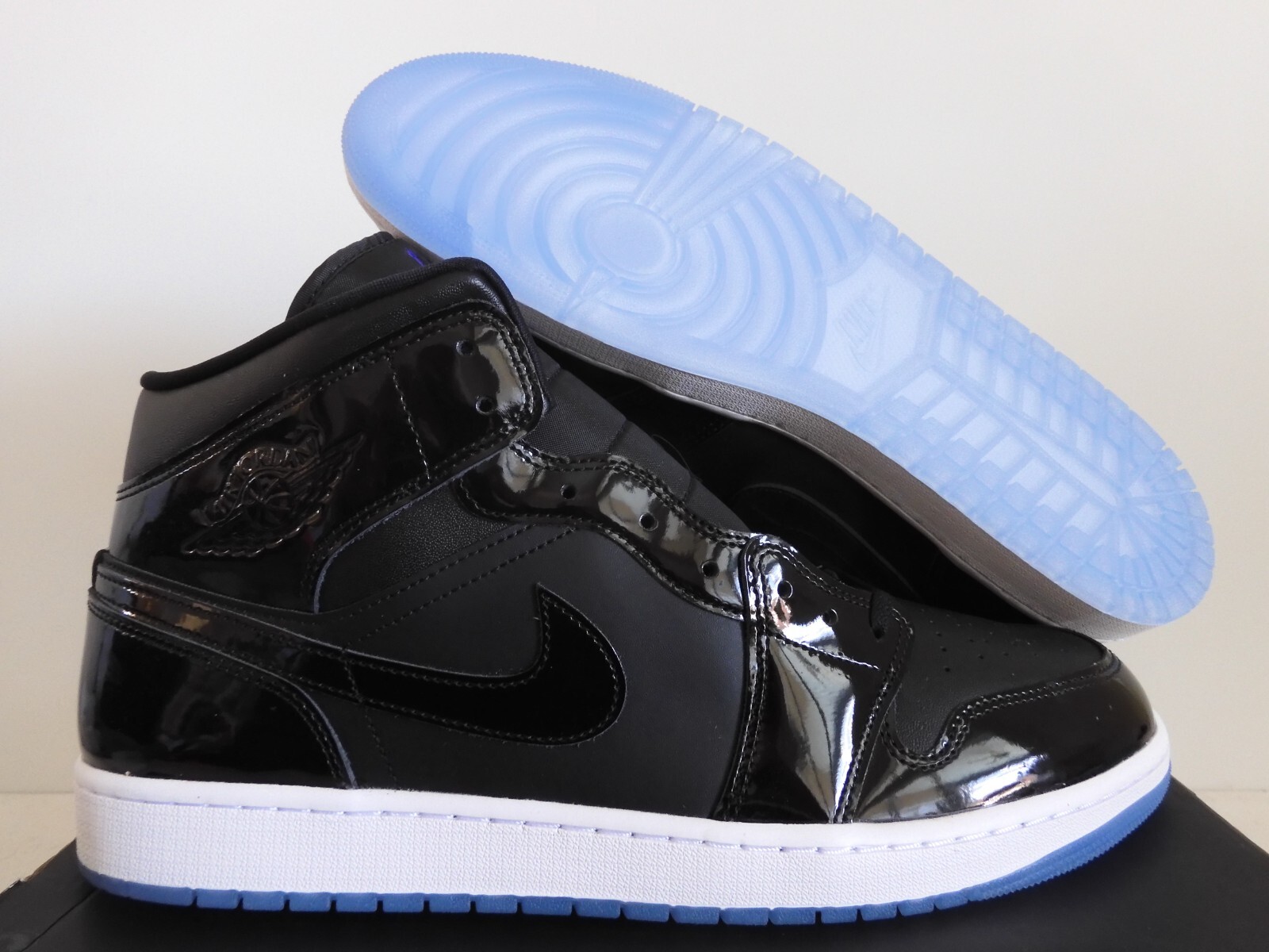 NIKE AIR JORDAN 1 MID SE NIKE AIR JORDAN 1 MID SE