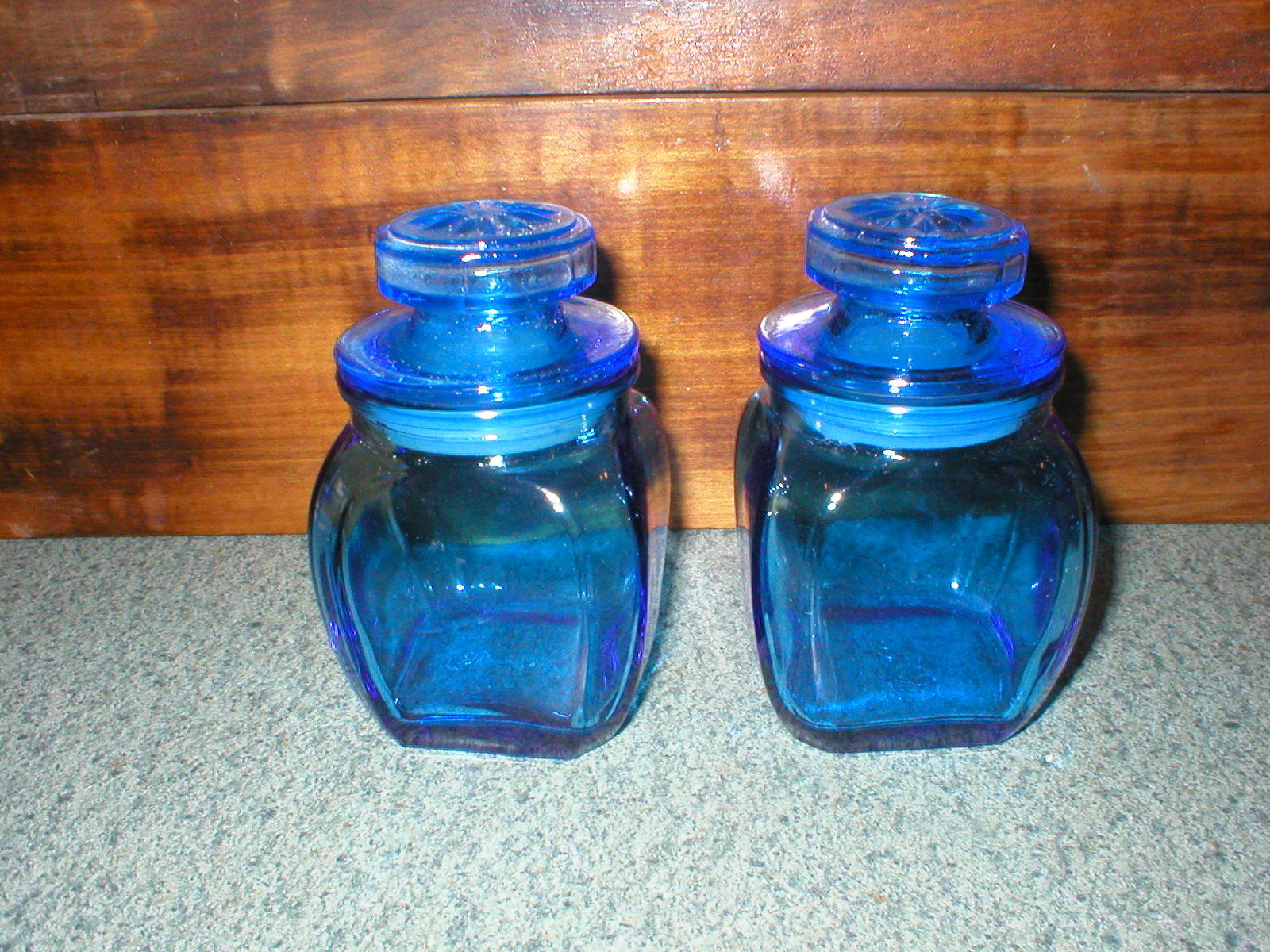 2 VTG Wheaton Glass Cobalt Blue Apothecary Bottles W/Lids 3 3/8