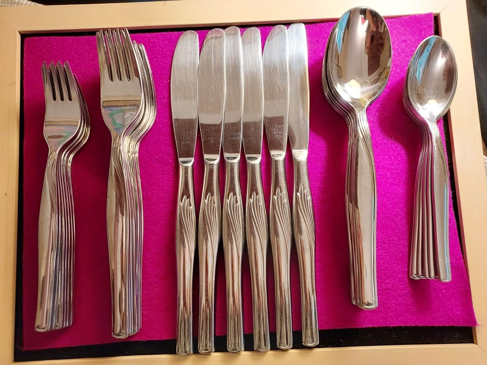 ZWILLING JA HENCKELS MYSTICAL GARDEN STAINLESS 18/10 34 PIECES Service for 6+++