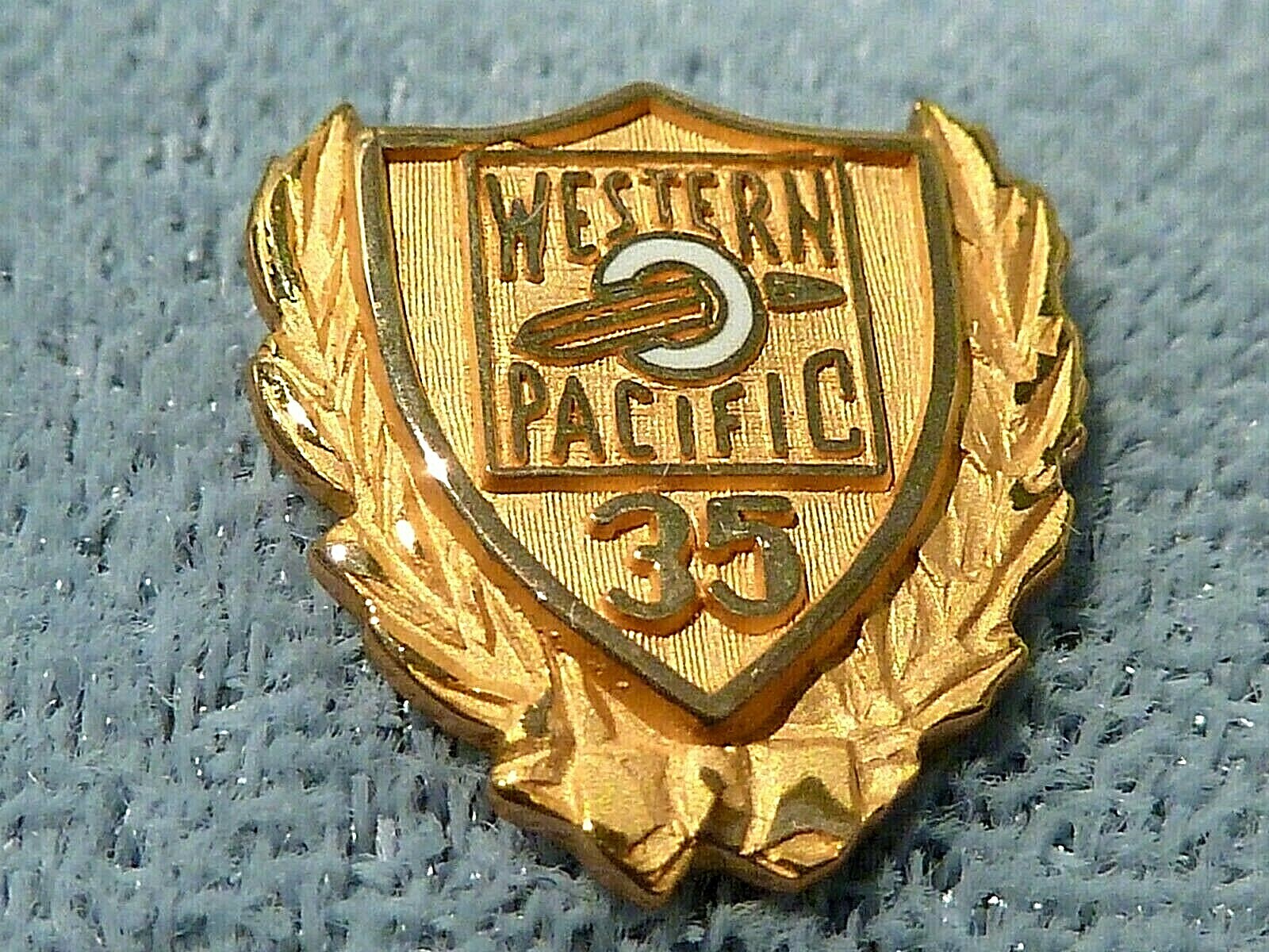 VINTAGE WESTERN PACIFIC RAILWAY RAILROAD EMPLOYEE 35 YEAR 14K GOLD SERVICE PIN