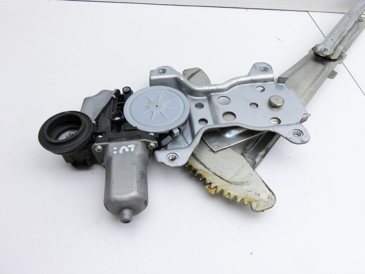 Suzuki Kizashi 09-16 Fensterhebermotor mit Fensterheber Links Vorne Suzuki Kizashi 09-16 20.09.2012 gebraucht Vorschau 2