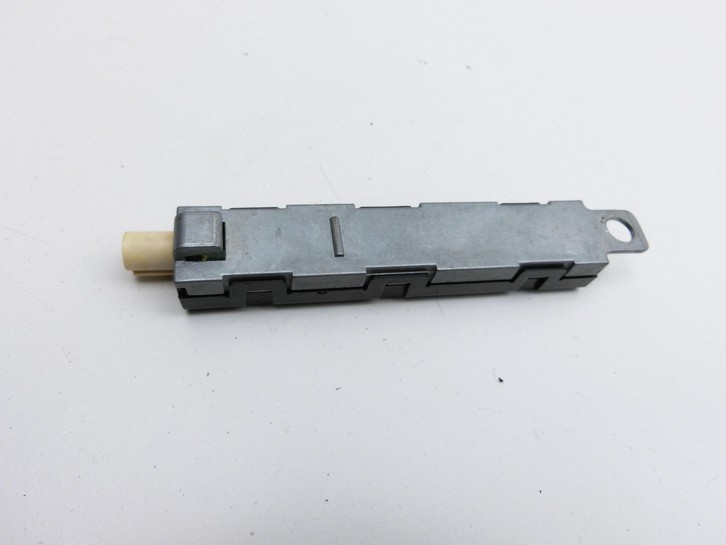 VW Golf CC 517 11-16 Antennenverstärker Weiche Antenne für Heckklappe Pos.2 VW Golf CC 517 11-16 24.04.2014... Vorschau 3