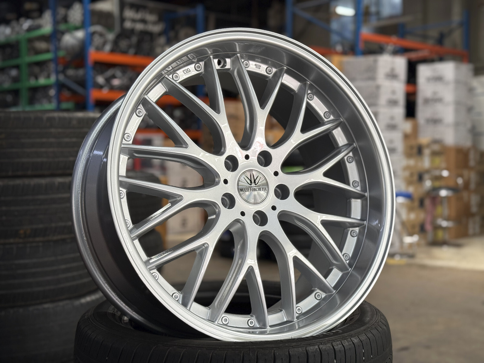 LOXARNY MULTIFOCHETTAのアルミホイール 225/35ZR19 リム径19(F/R 